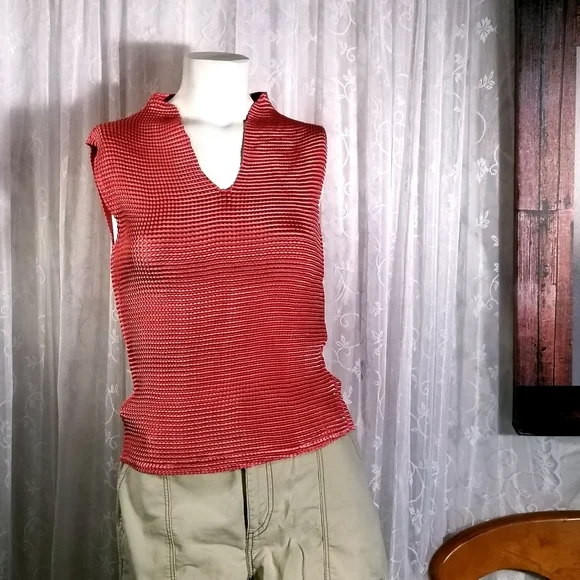 M'Anaa by Me Textured Stretch VNeck Sleeveless Top - Picture 3 of 6